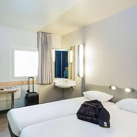 Ibis Budget Paris Porte De Montmartre Отель