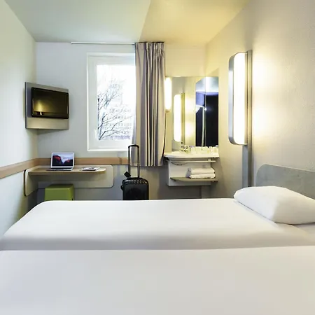 Ibis Budget Paris Porte De Montmartre Otel