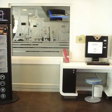 Ibis Budget Paris Porte De Montmartre 2*