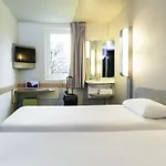 Ibis Budget Paris Porte De Montmartre Hotel