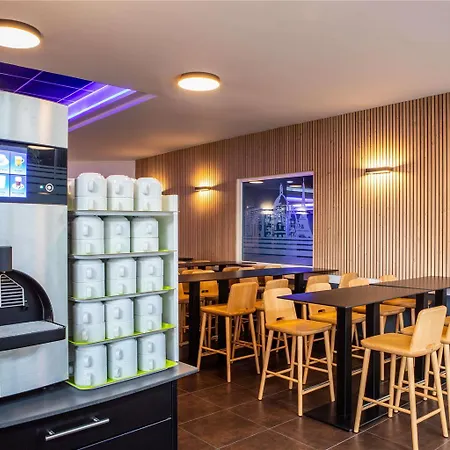 Hotel Ibis Budget Paris Porte De Montmartre 2*