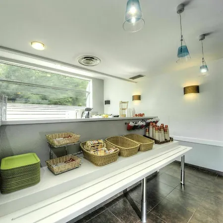 Отель Ibis Budget Paris Porte De Montmartre 2*