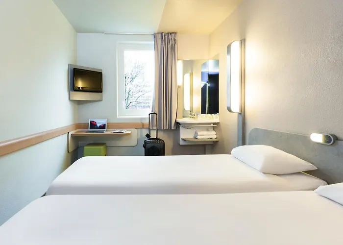 Ibis Budget Paris Porte De Montmartre Hotel