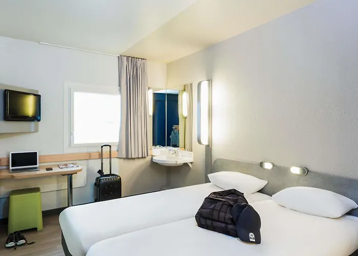 Ibis Budget Paris Porte De Montmartre Hotel 2*