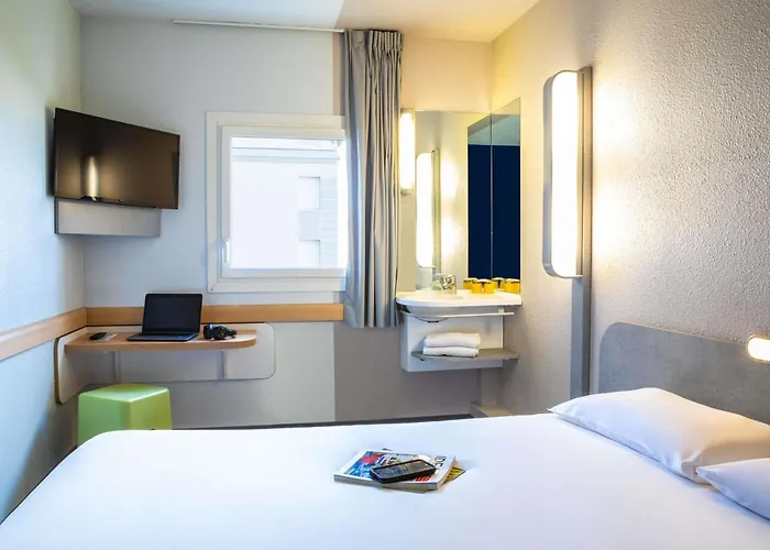 Ibis Budget Paris Porte De Montmartre Hotel 2*