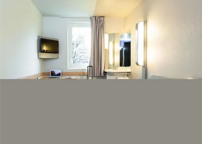 Hotel Ibis Budget Paris Porte De Montmartre