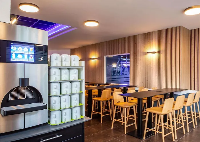 Hotel Ibis Budget Paris Porte De Montmartre 2*