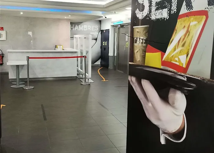 Hotel Ibis Budget Paris Porte De Montmartre 2*