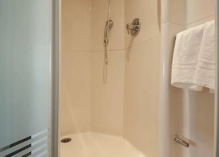 Hotel Ibis Budget Paris Porte De Montmartre