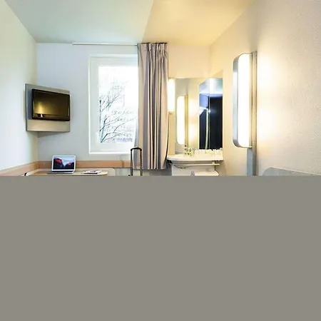 Ibis Budget Paris Porte De Montmartre Hotel