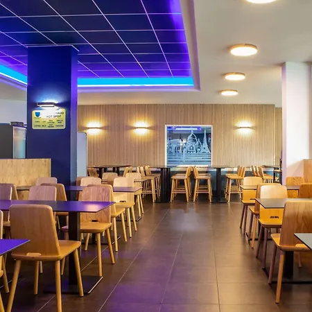 Ibis Budget Paris Porte De Montmartre Hotel 2*