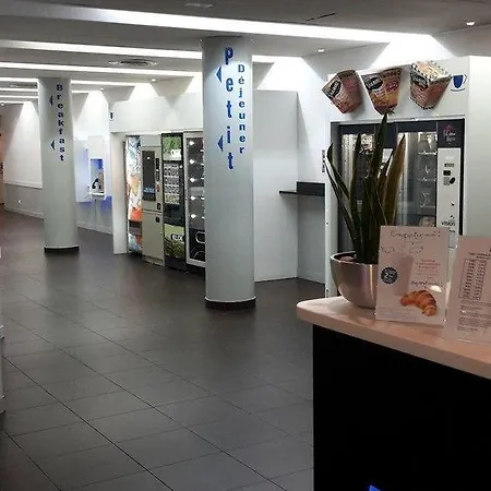Hotel Ibis Budget Paris Porte De Montmartre 2*